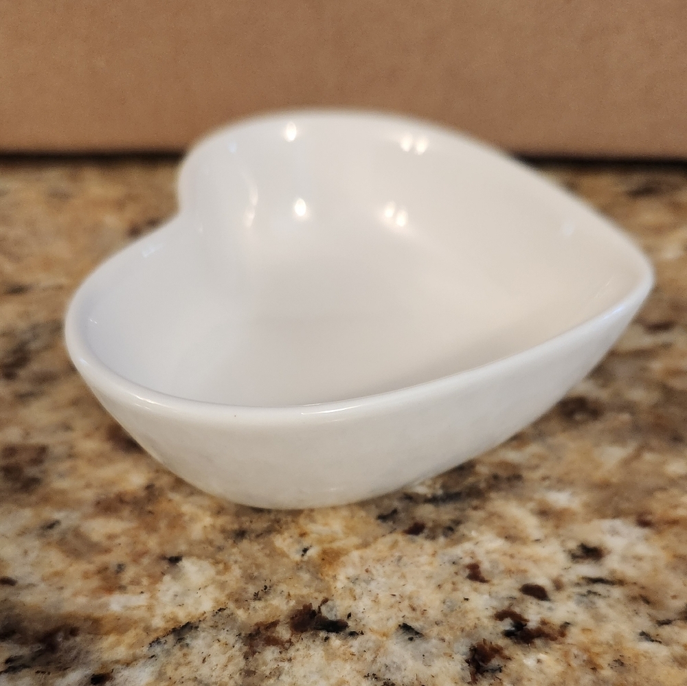 HEART SHAPED CERAMIC RING DISH - Picture 3 of 6